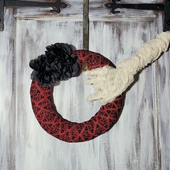 Victorian Mummy Hand Flower Wreath - Picture 13 of 16